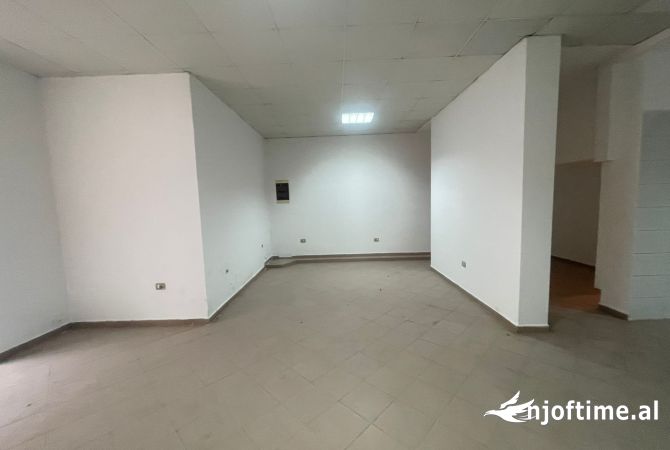 Shitet Dyqan te 21 dhjetori 150.000 euro