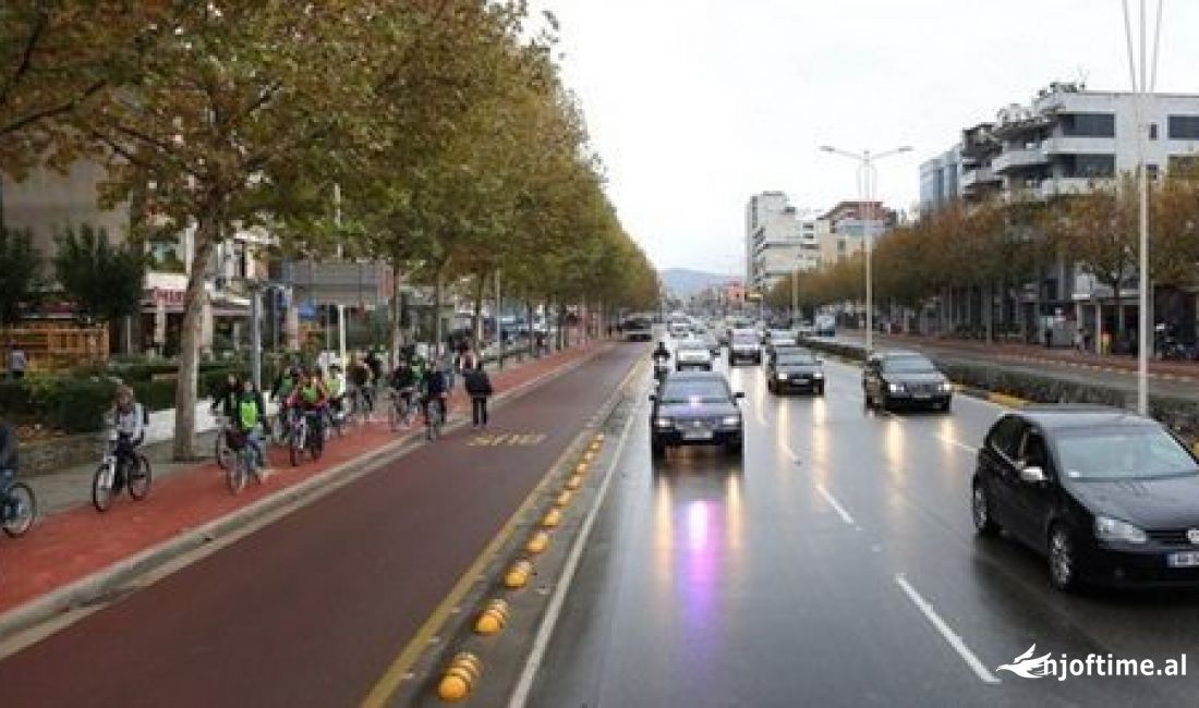 Shitet Dyqan ne Rruge Kryesore ne Laprake 172.000 euro