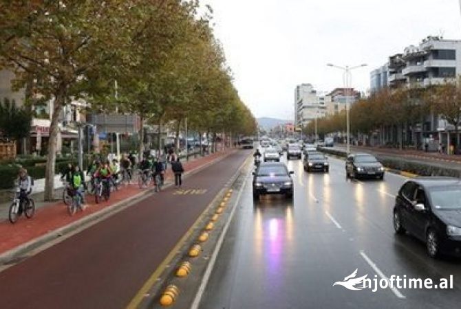 Shitet Dyqan ne Rruge Kryesore ne Laprake 172.000 euro