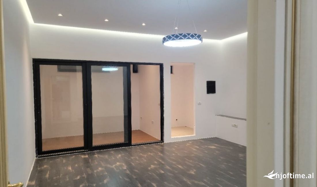 Shitet Dyqan prane Gardes 250.000 euro