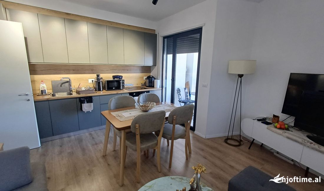Shtepi ne shitje Apartament ne Tirane, 2+1, Mobilimi E mobiluar, Pagesa 145,000  Euro.
