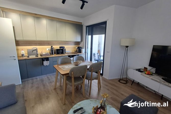 Shitet Apartament 2+1 Ali Demi 145.000 euro