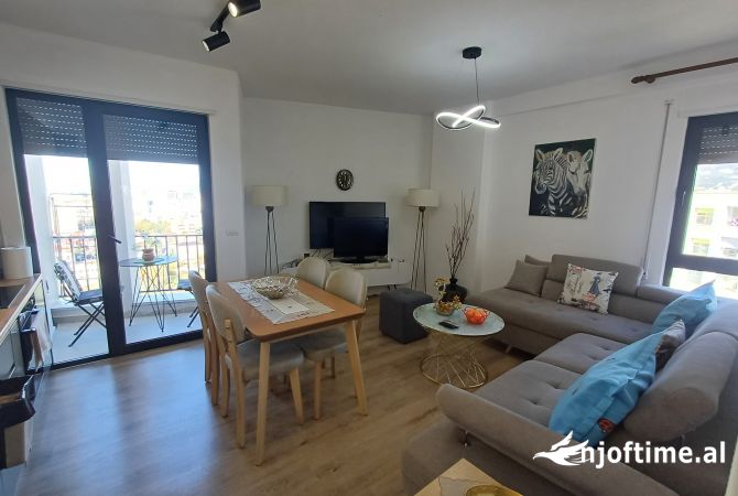 Shtepi ne shitje Apartament ne Tirane, 2+1, Mobilimi E mobiluar, Pagesa 145,000  Euro.