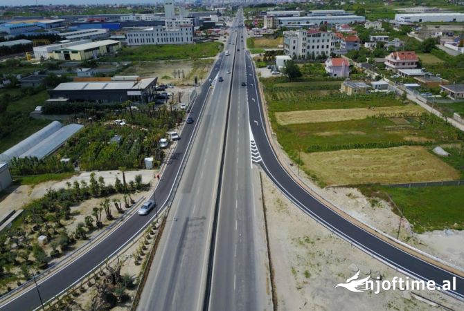 Magazina dhe Toke ne shitje ne Fushe Kruje 