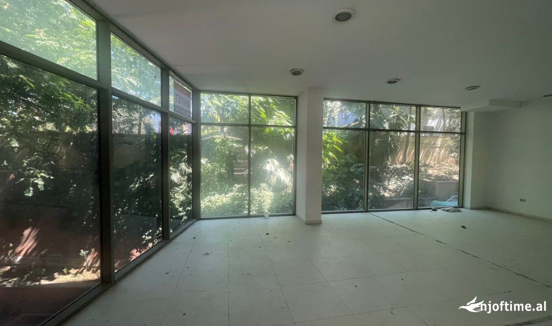 Shitet Dyqan te Rruga e Dibres 98.000 euro