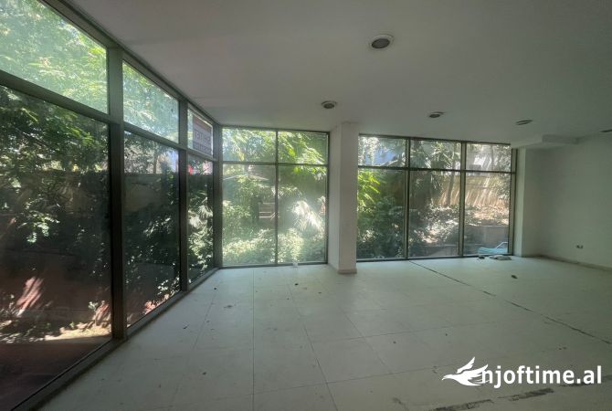 Shitet Dyqan te Rruga e Dibres 98.000 euro