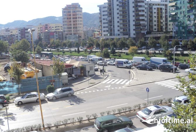 Shitet Dyqan prane Pallatit me Shigjeta 265.000 euro