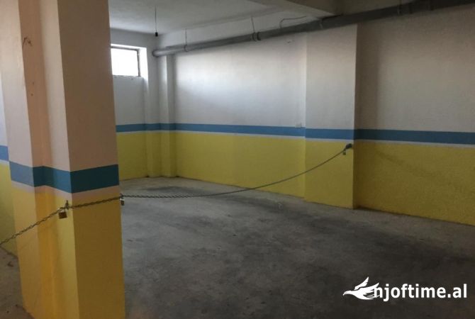 Shitet Garazh te Kopshti Botanik 25.000 euro