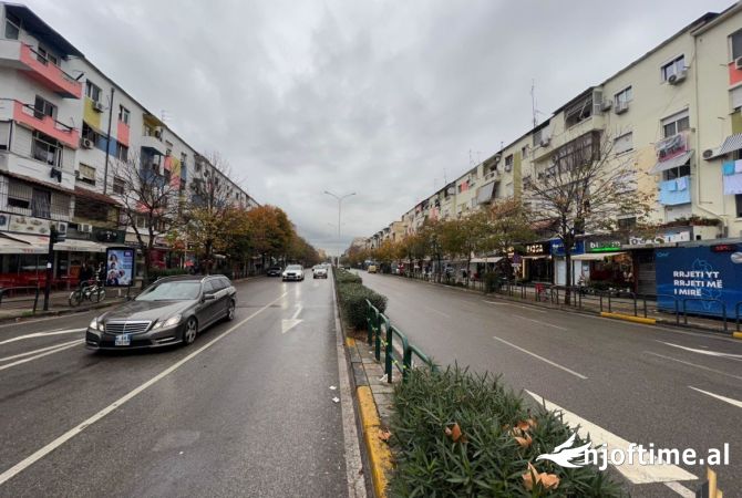 Ambiente Commerciale in Vendita 1+1 a Tirana - 210,000 Euro