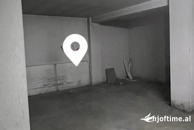 Ambiente Commerciale in Vendita 4+1 a Tirana - 38,000 Euro