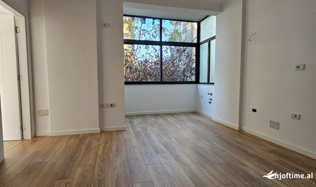 Shtepi ne shitje Apartament ne Tirane, 1+1, Mobilimi E mobiluar, Pagesa 112,000  Euro.