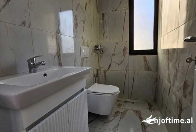 Shtepi ne shitje Apartament ne Tirane, 1+1, Mobilimi E mobiluar, Pagesa 112,000  Euro.