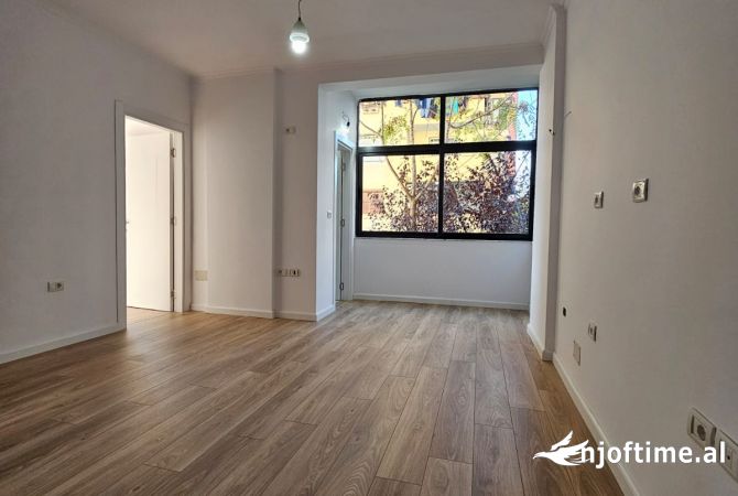 Shtepi ne shitje Apartament ne Tirane, 1+1, Mobilimi E mobiluar, Pagesa 112,000  Euro.