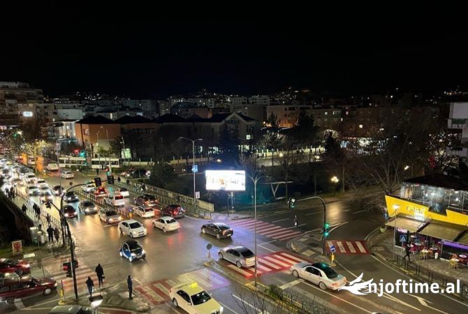 Ambiente Commerciale in Vendita 2+1 a Tirana - 630,000 Euro