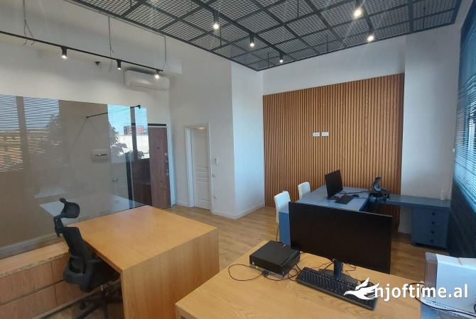 Shitet Dyqan prane QSUT 126.600 Euro