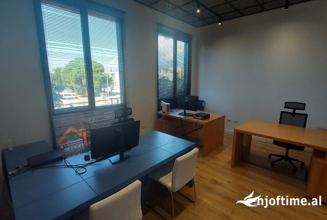Ambiente Commerciale in Vendita 1+1 a Tirana - 126,600 Euro
