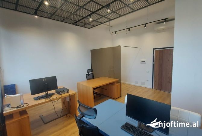 Ambiente Commerciale in Vendita 1+1 a Tirana - 126,600 Euro