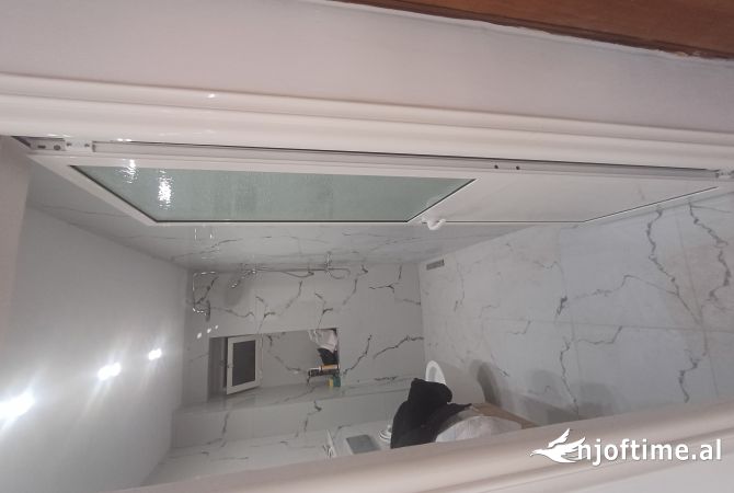 Ambiente Commerciale in Vendita 1+1 a Tirana - 150,000 Euro