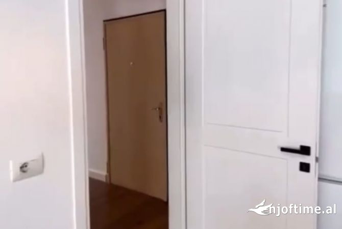 Shtepi ne shitje Apartament ne Tirane, 2+1, Mobilimi Bosh, pa mobiluar, Pagesa 150,000  Euro.