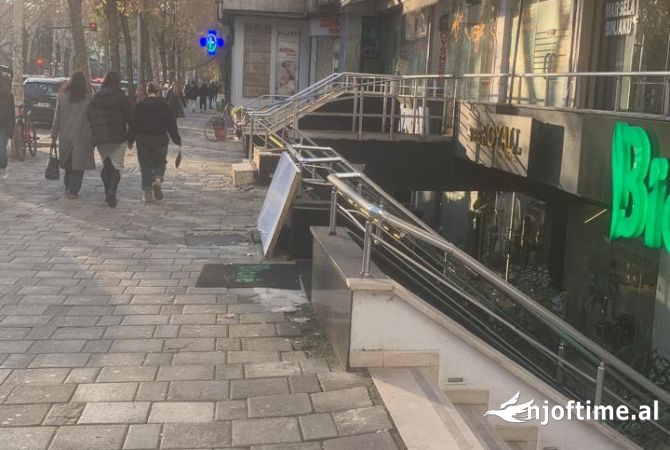 Ambiente Commerciale in Vendita 1+1 a Tirana - 60,000 Euro