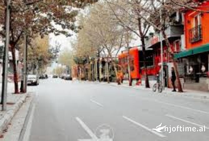 Ambiente Commerciale in Vendita 1+1 a Tirana - 139,000 Euro