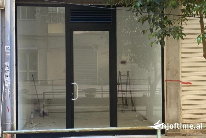 Ambiente Commerciale in Vendita 1+1 a Tirana - 60,000 Euro