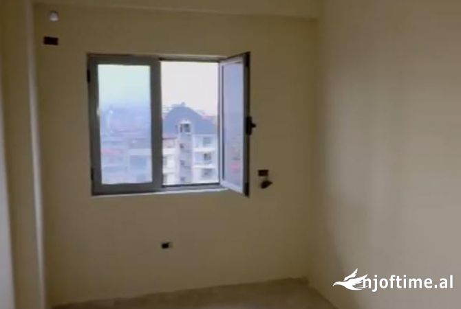 Shtepi ne shitje Apartament ne Tirane, 2+1, Mobilimi Bosh, pa mobiluar, Pagesa 110,000  Euro.