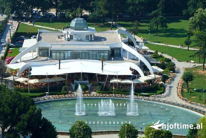 Ambiente Commerciale in Vendita 2+1 a Tirana - 360,000 Euro