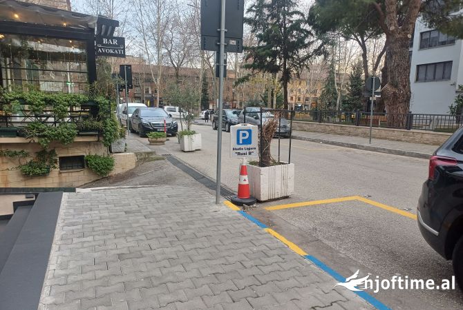 Ambiente Commerciale in Affitto 1+1 a Tirana - 850 Euro