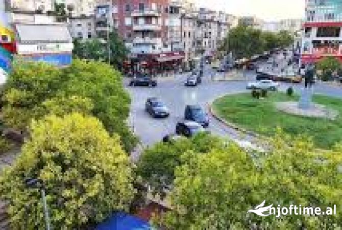 Ambiente Commerciale in Vendita 1+1 a Tirana - 640,000 Leke