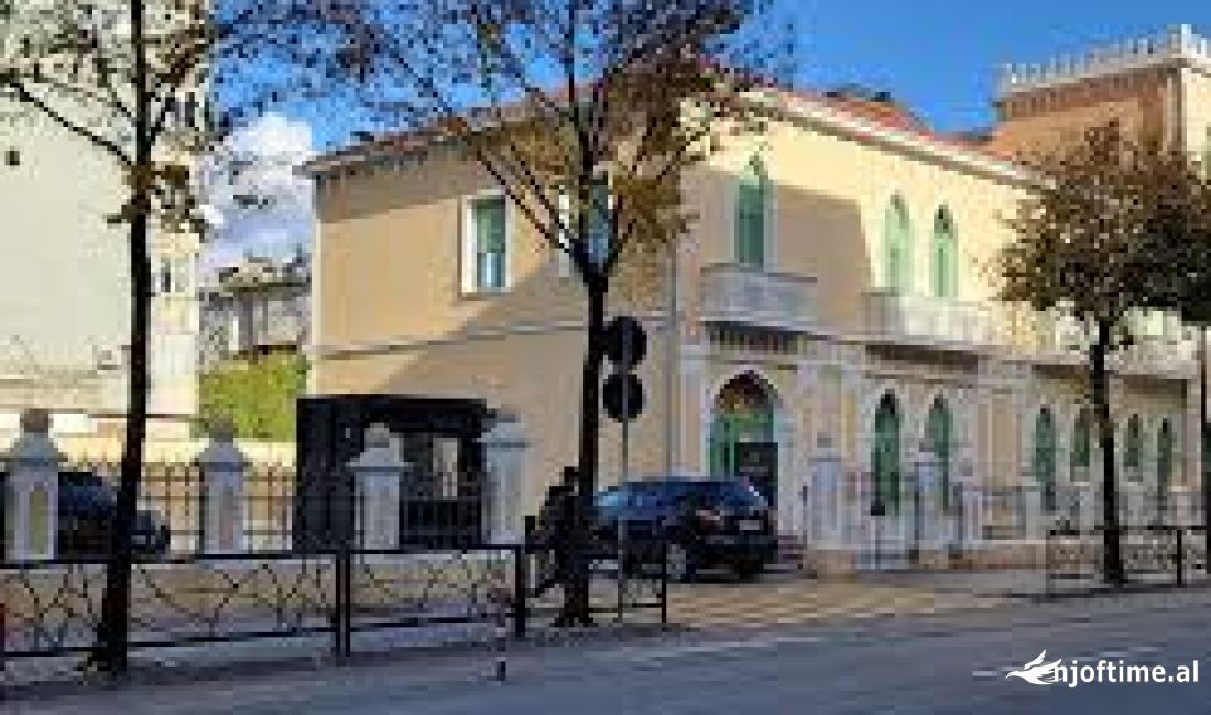 Shitet Dyqan Rruga e Durresit 159.000 euro