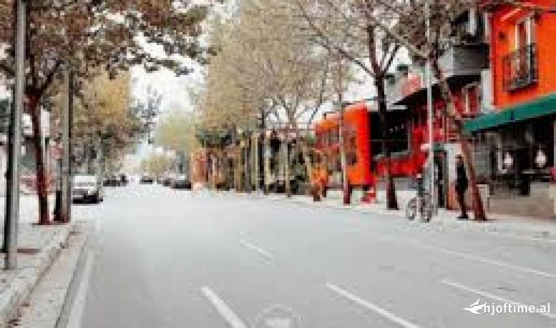 Dyqan ne shitje rr. Hoxha Tahsim