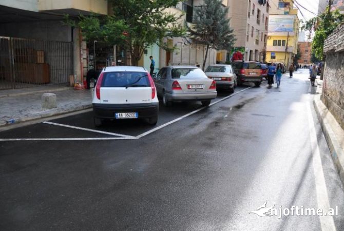 Ambiente Commerciale in Vendita 4+1 a Tirana - 35,000 Euro