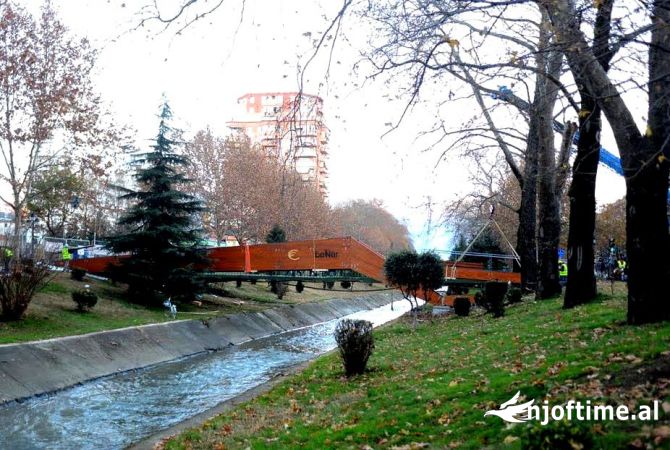 Ambiente Commerciale in Vendita 2+1 a Tirana - 810,000 Euro