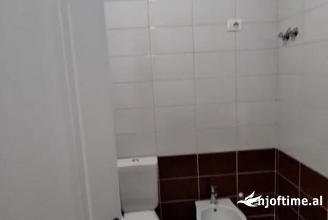 Shtepi ne shitje Apartament ne Tirane, 2+1, Mobilimi Bosh, pa mobiluar, Pagesa 1,400,000  Euro.