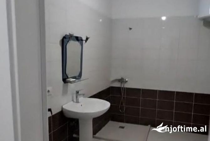 Shtepi ne shitje Apartament ne Tirane, 2+1, Mobilimi Bosh, pa mobiluar, Pagesa 1,400,000  Euro.