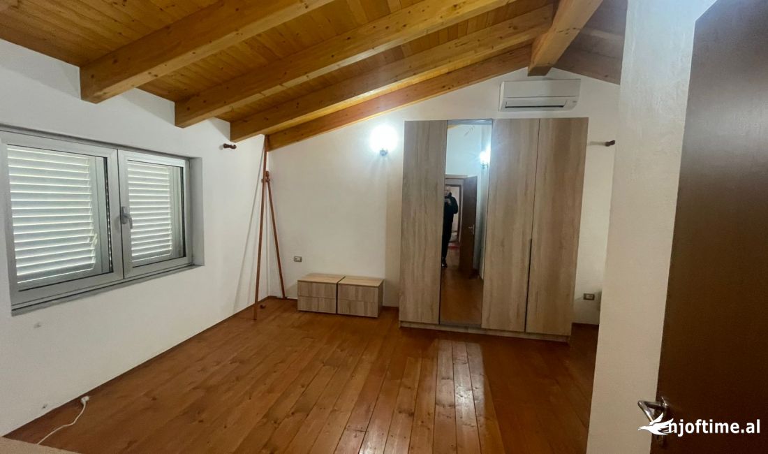 Shtepi ne shitje Vila Luksoze ne Tirane, 5+1, Mobilimi E mobiluar, Pagesa 550,000  Euro.