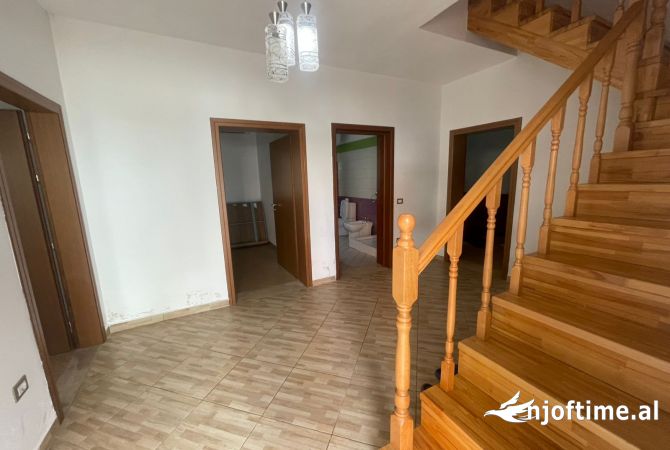 Shtepi ne shitje Vila Luksoze ne Tirane, 5+1, Mobilimi E mobiluar, Pagesa 550,000  Euro.