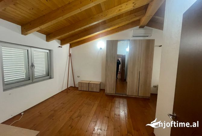 Shtepi ne shitje Vila Luksoze ne Tirane, 5+1, Mobilimi E mobiluar, Pagesa 550,000  Euro.