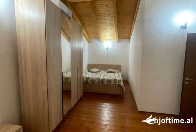 Shtepi ne shitje Vila Luksoze ne Tirane, 5+1, Mobilimi E mobiluar, Pagesa 550,000  Euro.