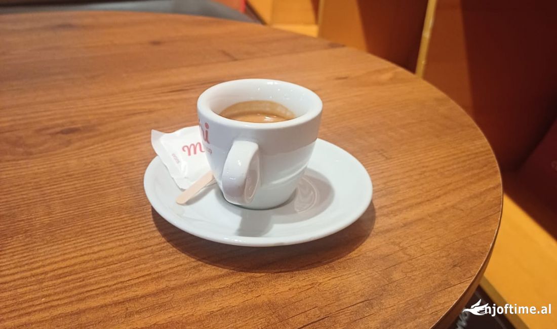 Shitet Bar-kafe Ish Ekspozita