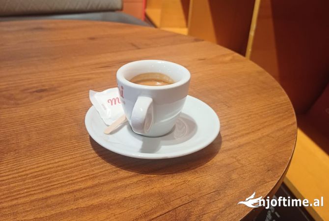 Ambiente Commerciale in Vendita 2+1 a Tirana - 520,000 Euro