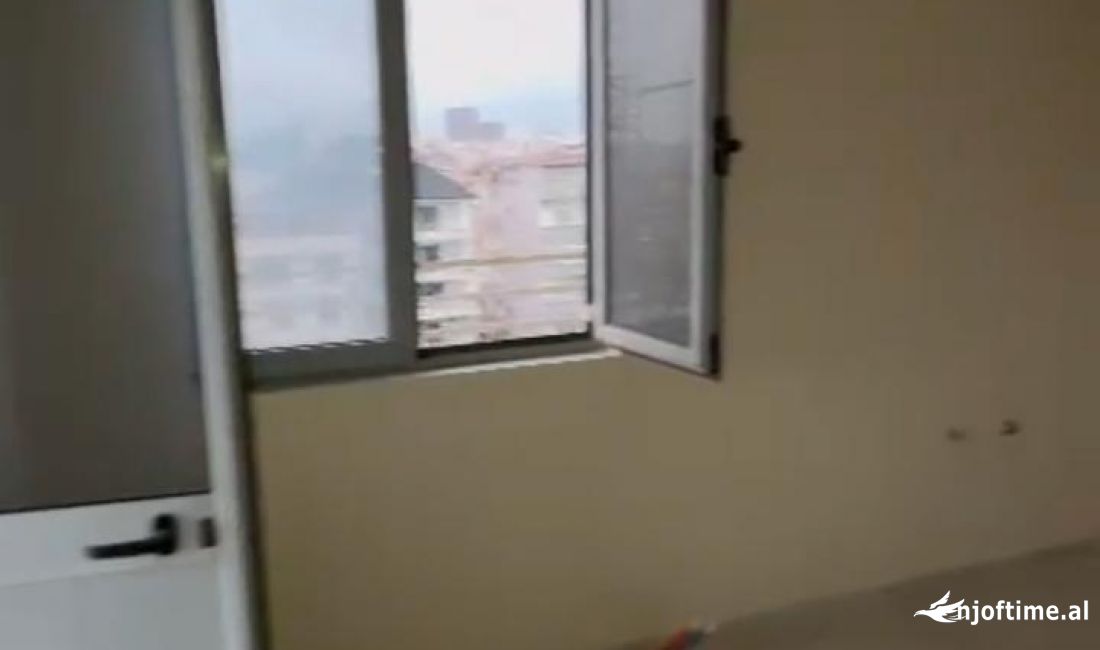 Shtepi ne shitje Apartament ne Tirane, 1+1, Mobilimi Bosh, pa mobiluar, Pagesa 113,000  Euro.