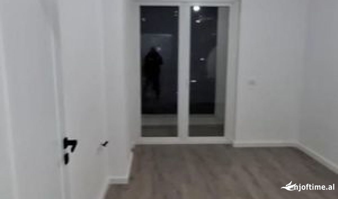 Shtepi ne shitje Apartament ne Tirane, 2+1, Mobilimi Bosh, pa mobiluar, Pagesa 140,000  Euro.