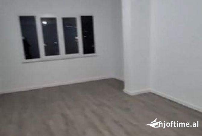 Shtepi ne shitje Apartament ne Tirane, 2+1, Mobilimi Bosh, pa mobiluar, Pagesa 140,000  Euro.