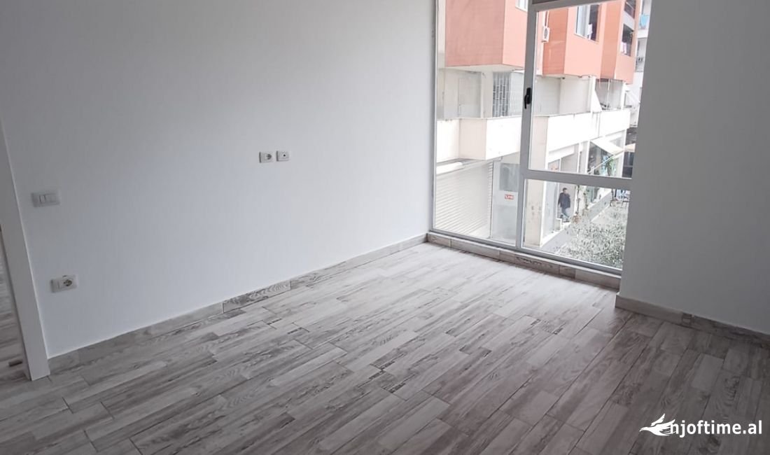 Shitet Ambienti Biznesi 313 m2 Astir 407.500