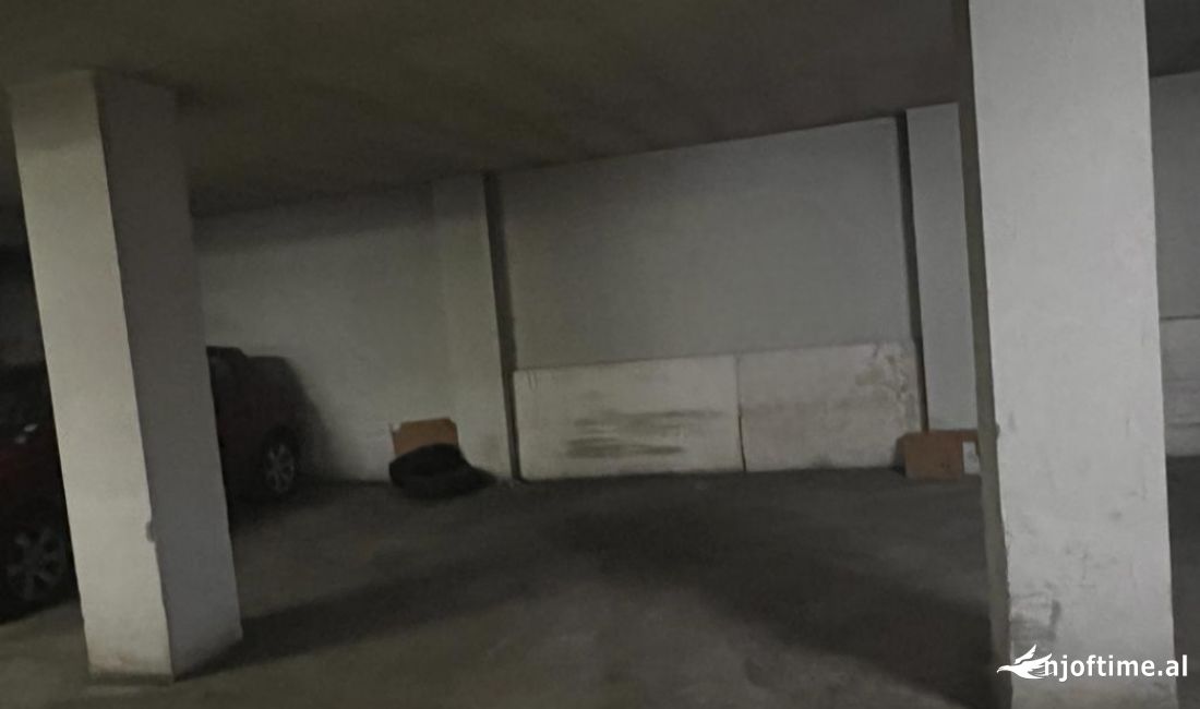 Shitet garazh Myslym Shyri 35.000 Euro