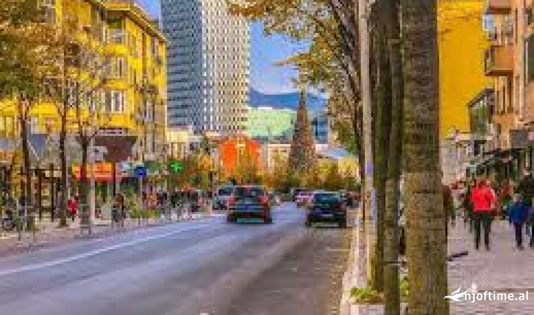 Shitet Dyqan Rr.Durresit 158.000 euro