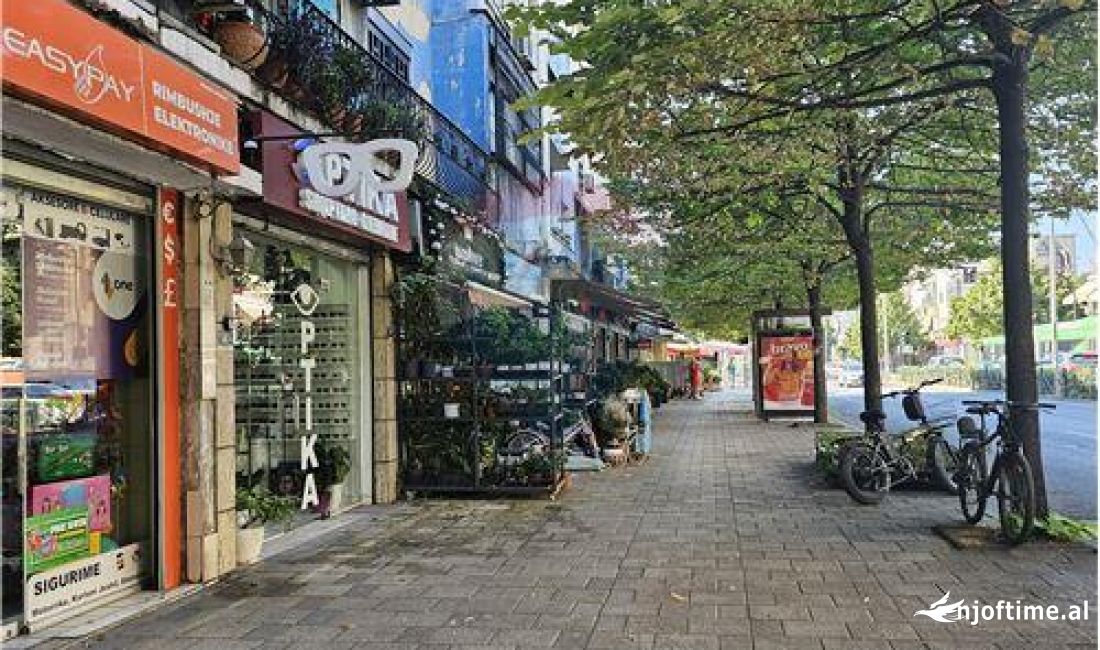 Shitet Dyqan Rr.Bardhyl 270.000 euro