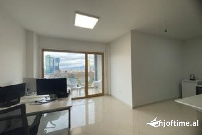 Ambiente Commerciale in Affitto 3+1 a Tirana - 3,000 Euro